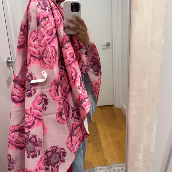 NWT Alice and Olivia Susanne Floral Jacquard High-Low Cape NWT XS - Picture 6 of 6